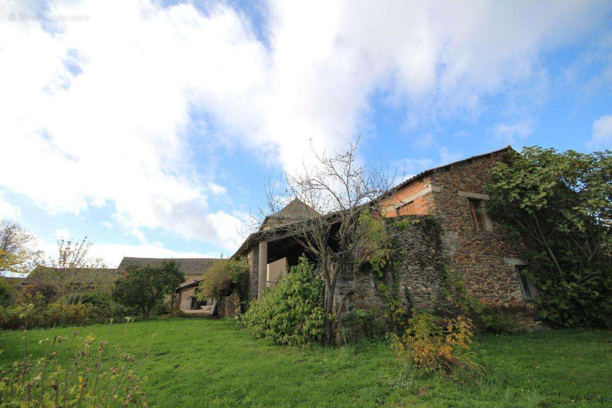 Maison à LA SALVETAT-PEYRALES