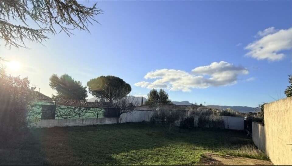 Terrain à POURRIERES