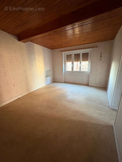 Maison à VIC-LE-COMTE