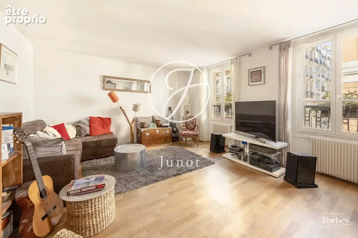 Paris 9e - RUE CHAPTAL - Appartement - 5 pièces - 105,8m² Carrez - 3/4 chambres - Balcon filant - photo 5