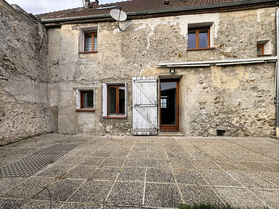 Maison à MONTMIRAIL