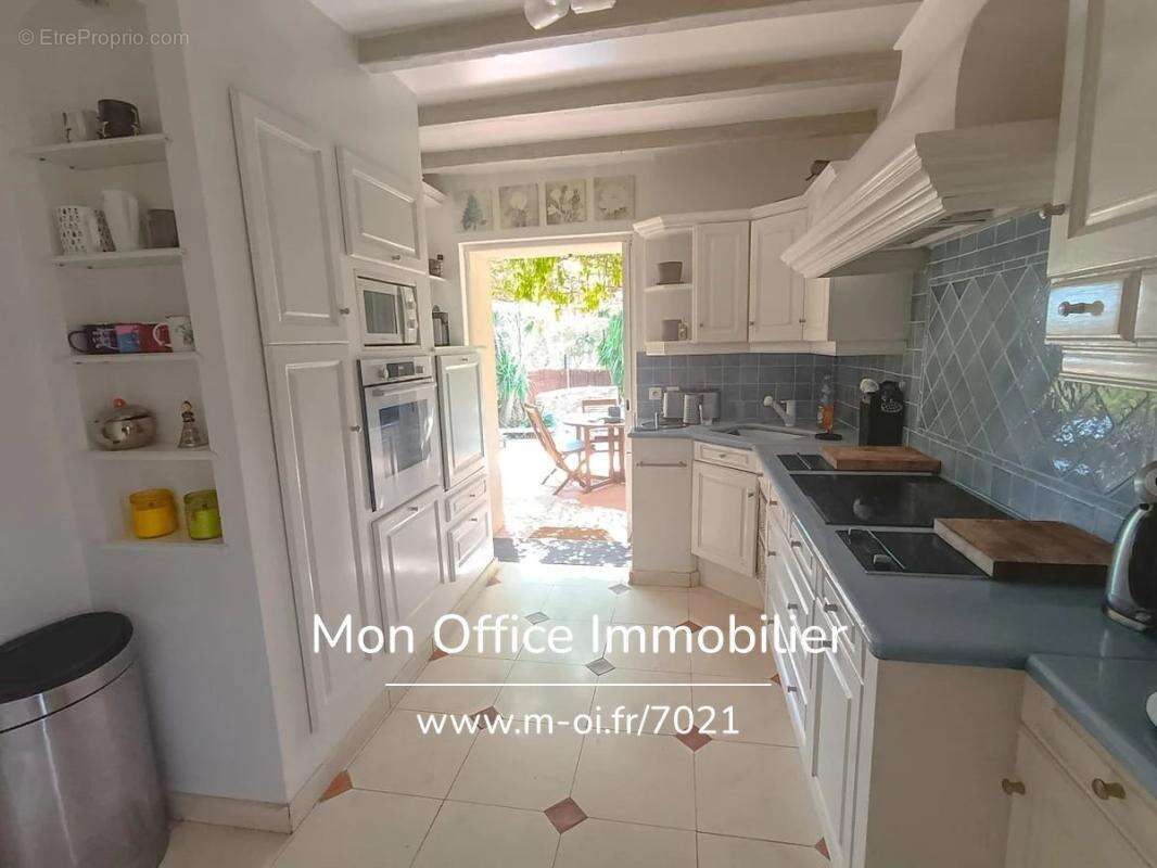 Référence : 7021-les. - villa provençale avec jardin et garages dans les hauteurs de grimaud - photo 10