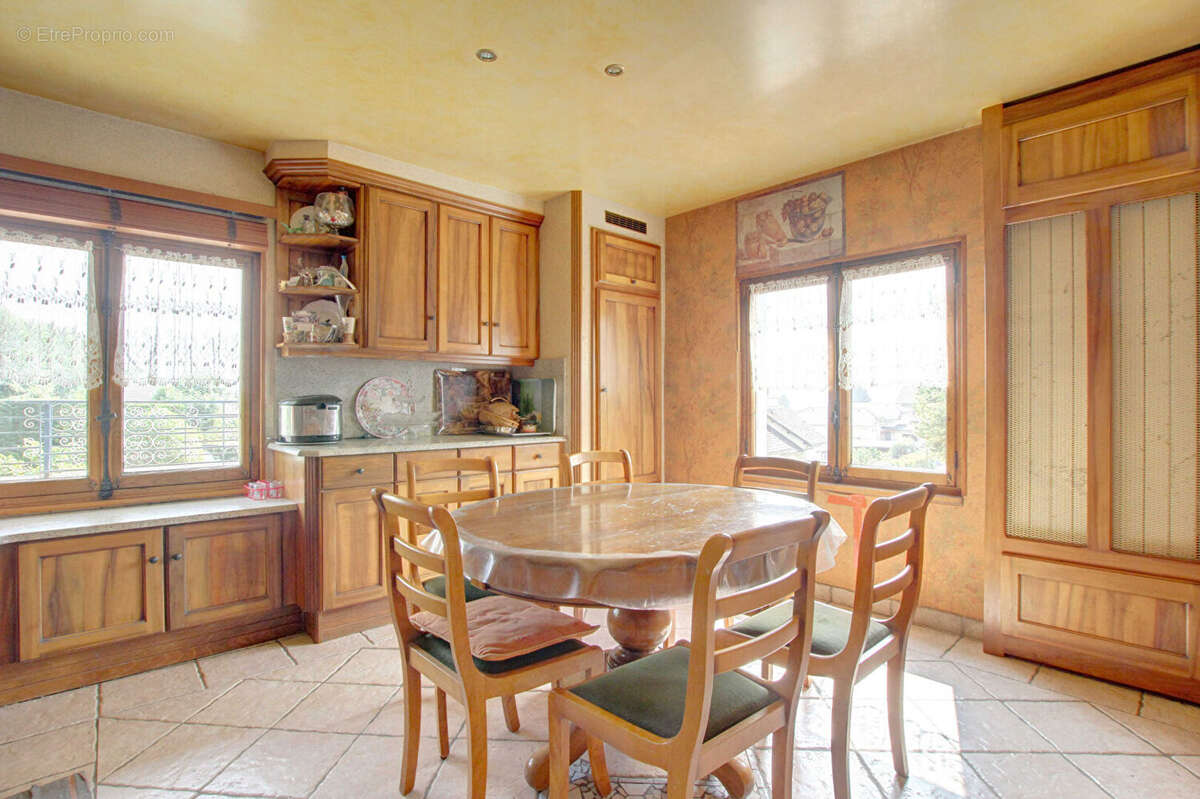 Maison à BRISON-SAINT-INNOCENT