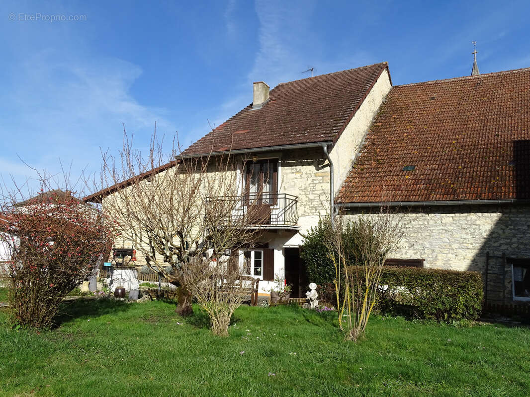 Maison à MONTIGNY-SUR-AUBE