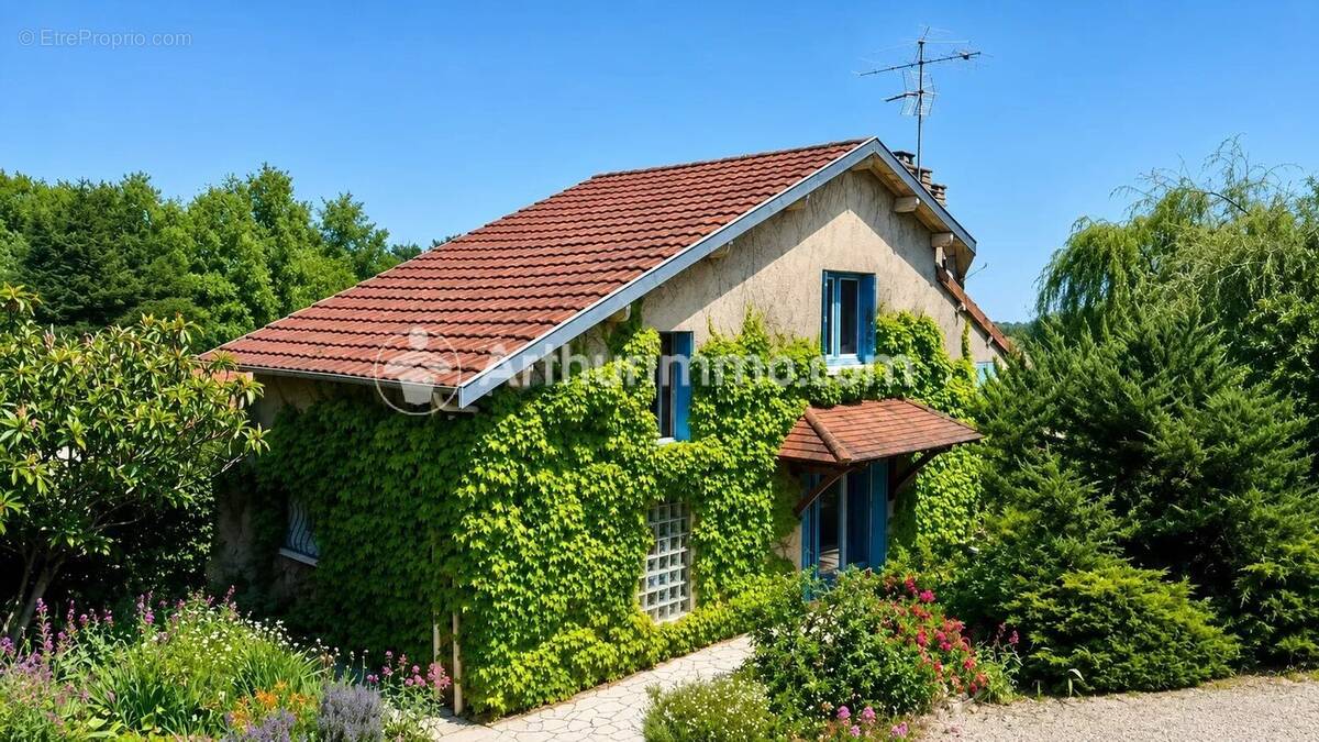 Maison à NEUVIC