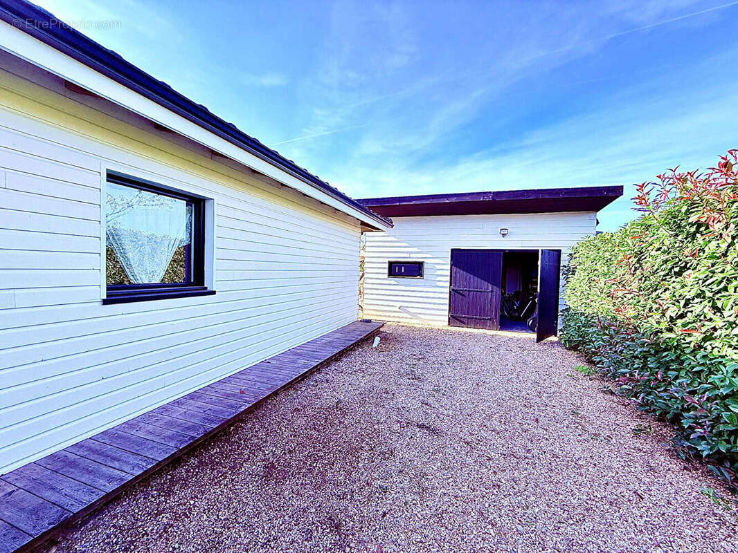 Maison à AMBARES-ET-LAGRAVE