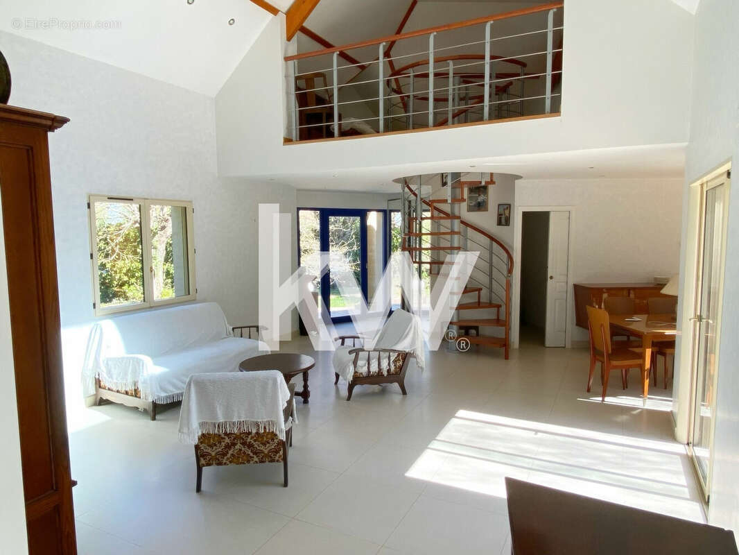 Maison 106 m² à Saint-Remy-L'honore  - photo 3