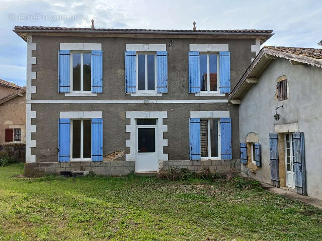 Maison à SAINT-MICHEL-DE-MONTAIGNE