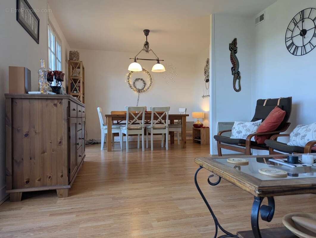 Maison à AZAT-LE-RIS