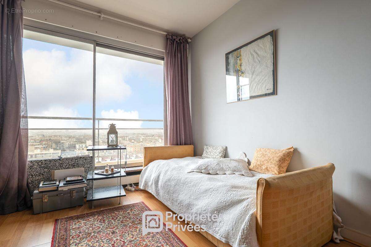 Appartement à COURBEVOIE