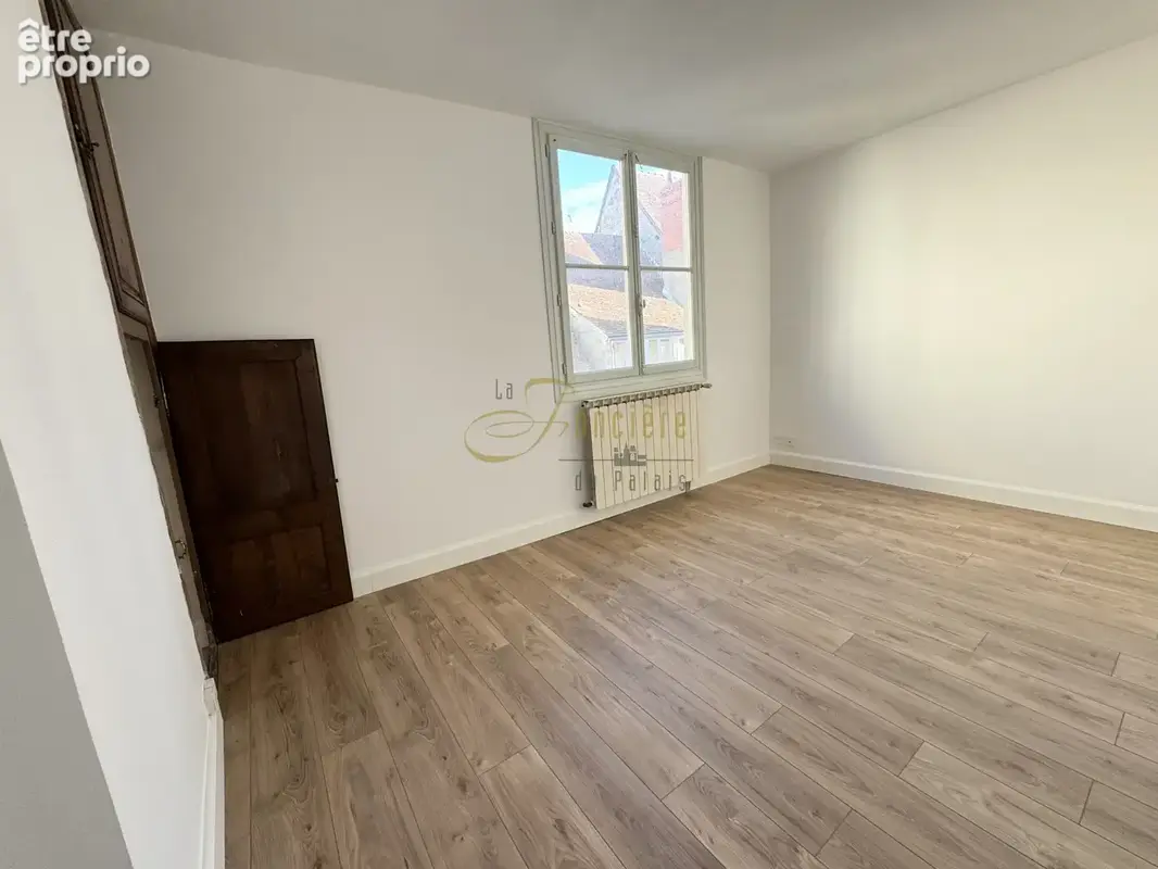 Appartement rénové situé au 2ème étage au sein d'un bel immeuble au pied de l'hotel dieu - photo 5