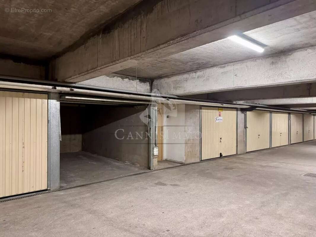 Parking à CANNES