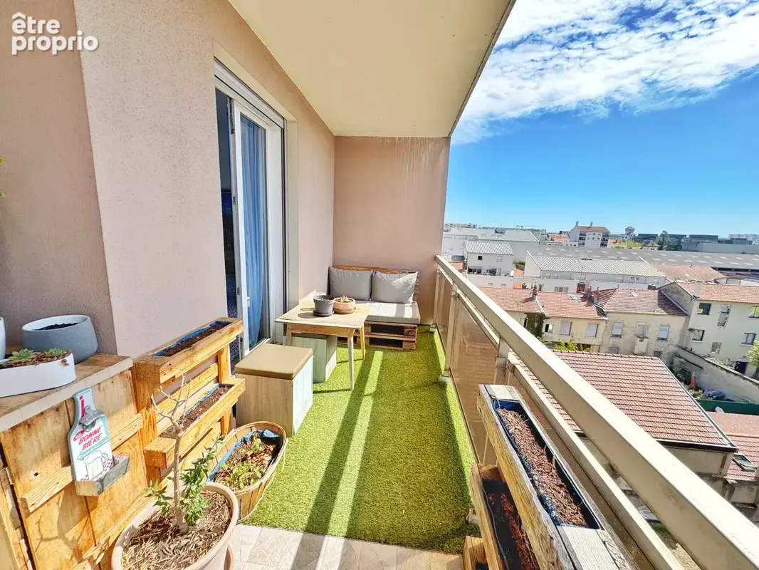 Villeurbanne   grand clément  t2 rénové avec grande terrasse, vue dégagée & garage - photo 5