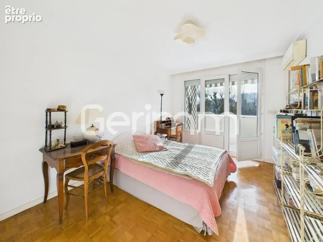Vente - Appartement - 3 pièces + cuisine - 75 m² - 215 000 € - - photo 20