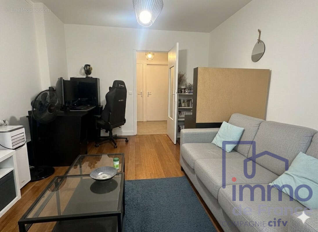Appartement à LE CHAMBON-FEUGEROLLES