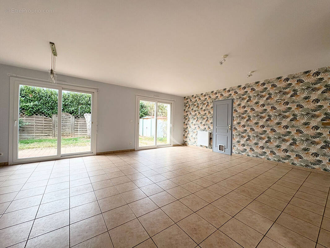 Maison à SAINTE-RADEGONDE-DES-NOYERS