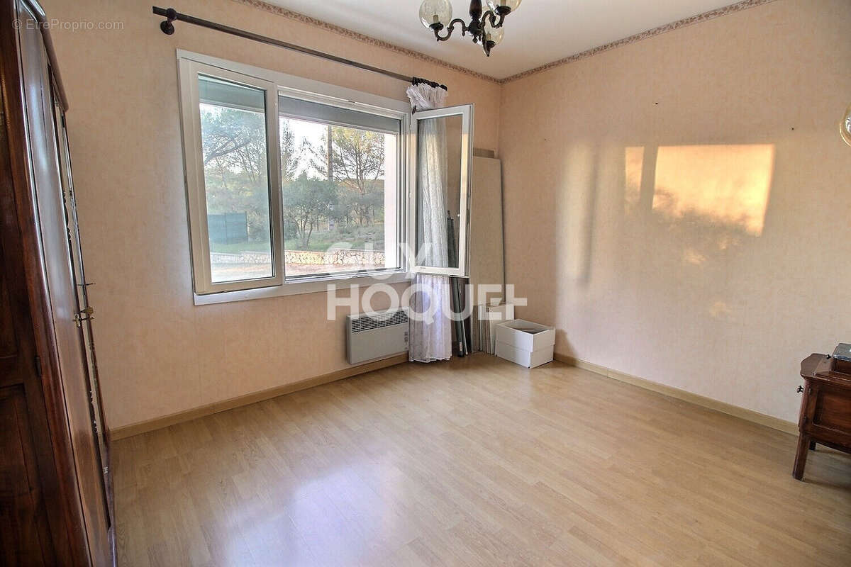 Maison Tarascon dans la garrigue sur 3205 m² - photo 10