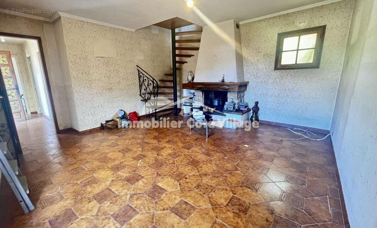 Maison mitoyenne avec 2 appartements, une cave et un garage - photo 7