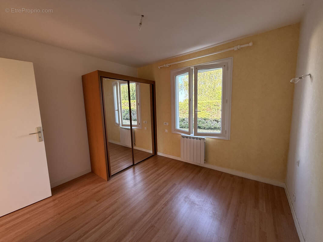 Maison 4 chambres double garage et jardin - photo 9