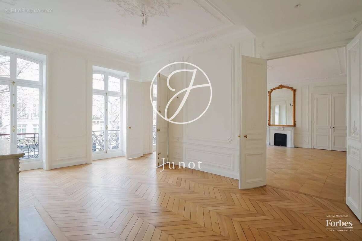 Appartement à PARIS-8E