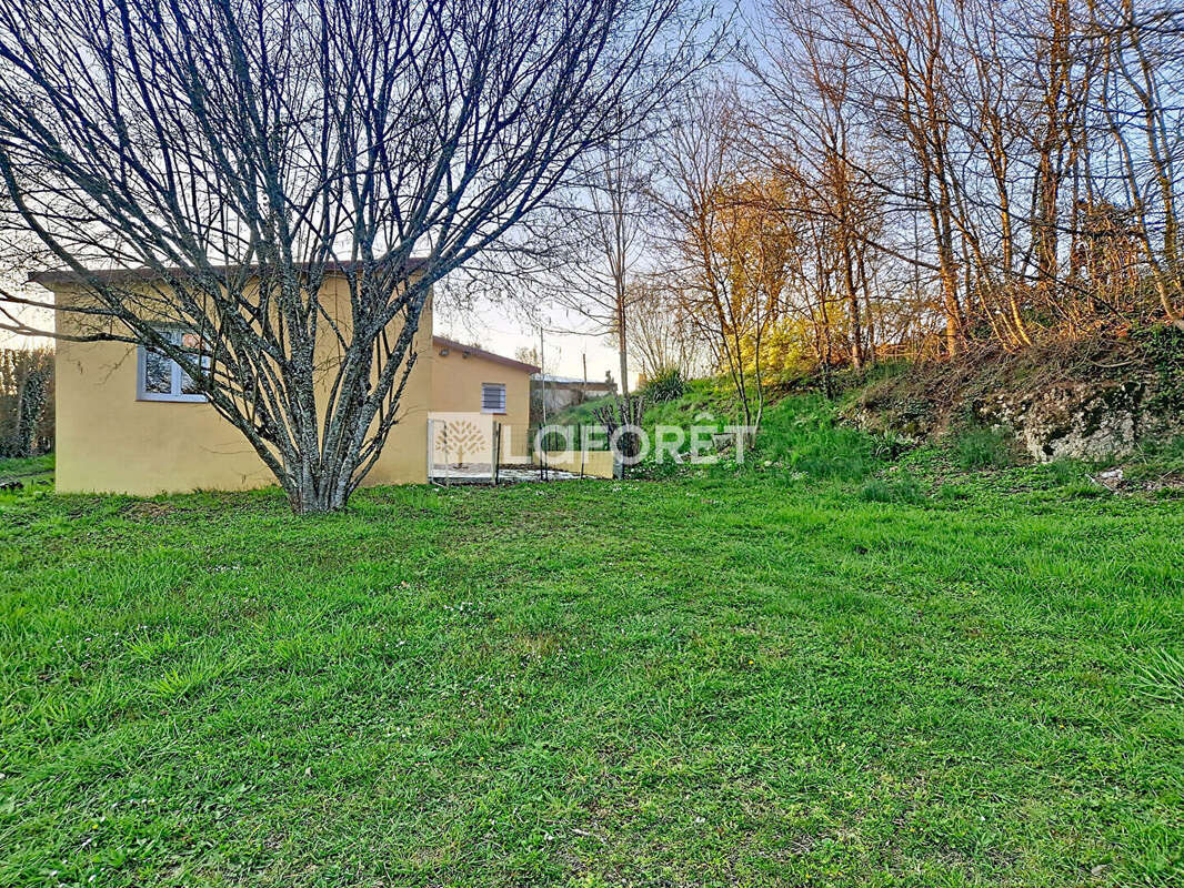 Maison à ESSERTENNE-ET-CECEY