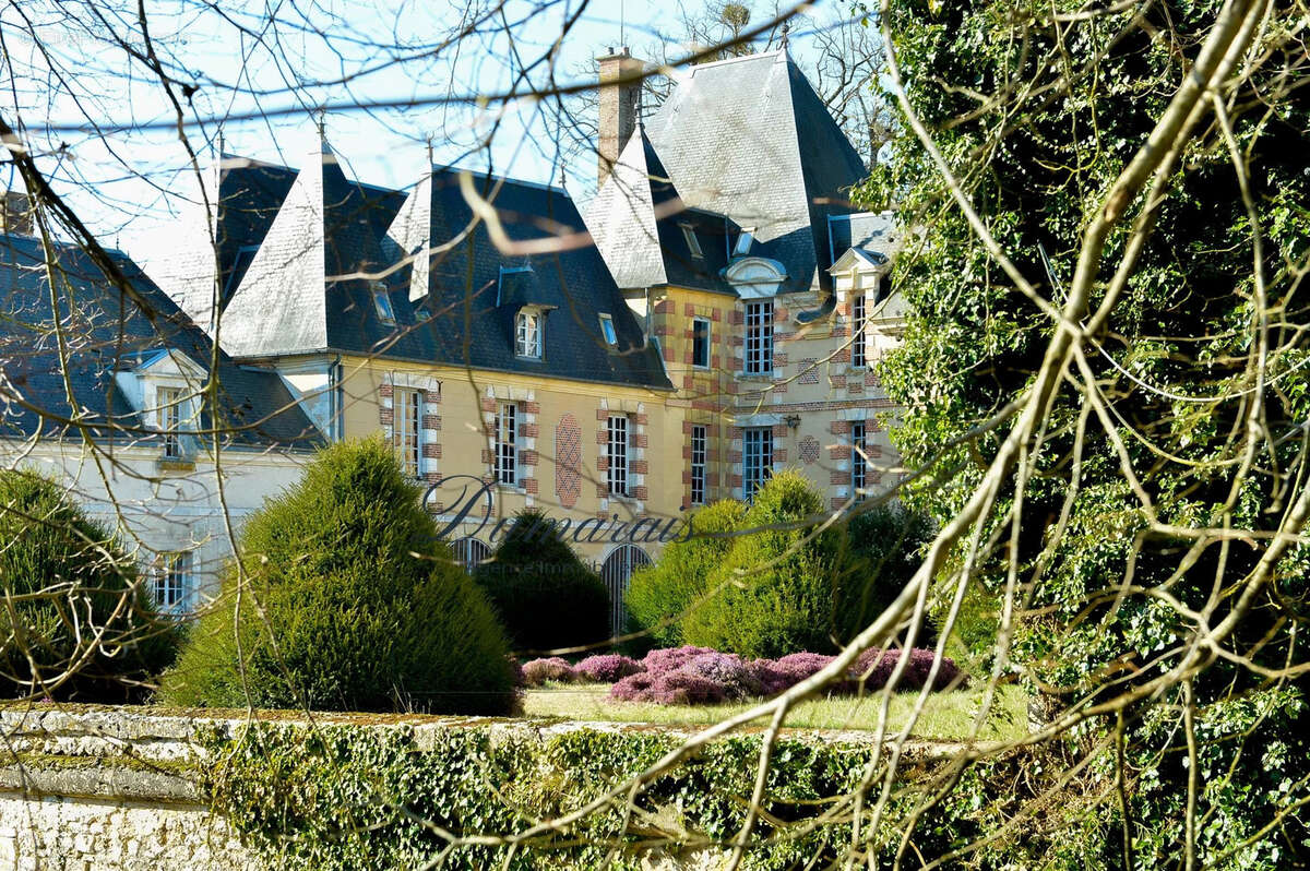 Maison à DOUAINS