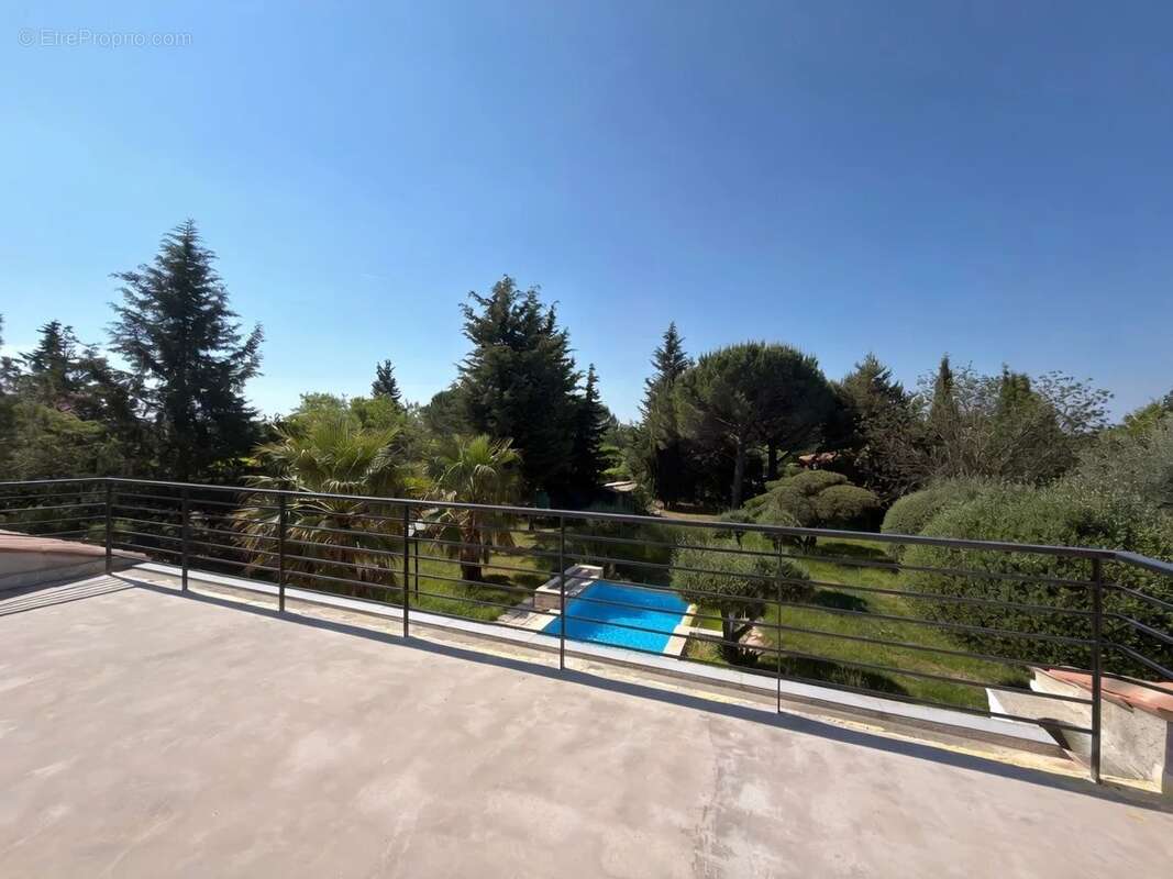 Maison à SAINT-CEZAIRE-SUR-SIAGNE