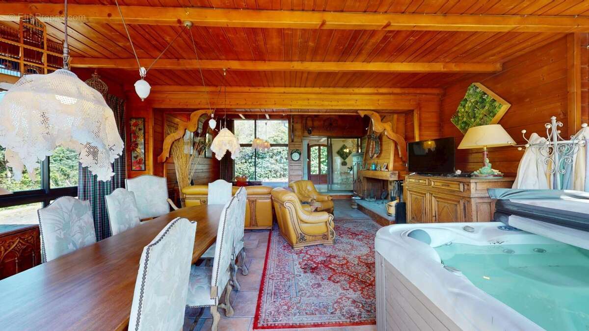 Maison à SAINT-SERNIN-SUR-RANCE