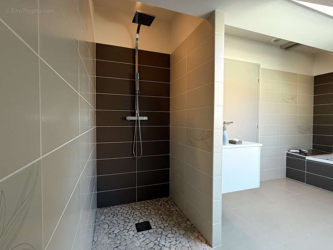 Appartement à CHATEL-SAINT-GERMAIN