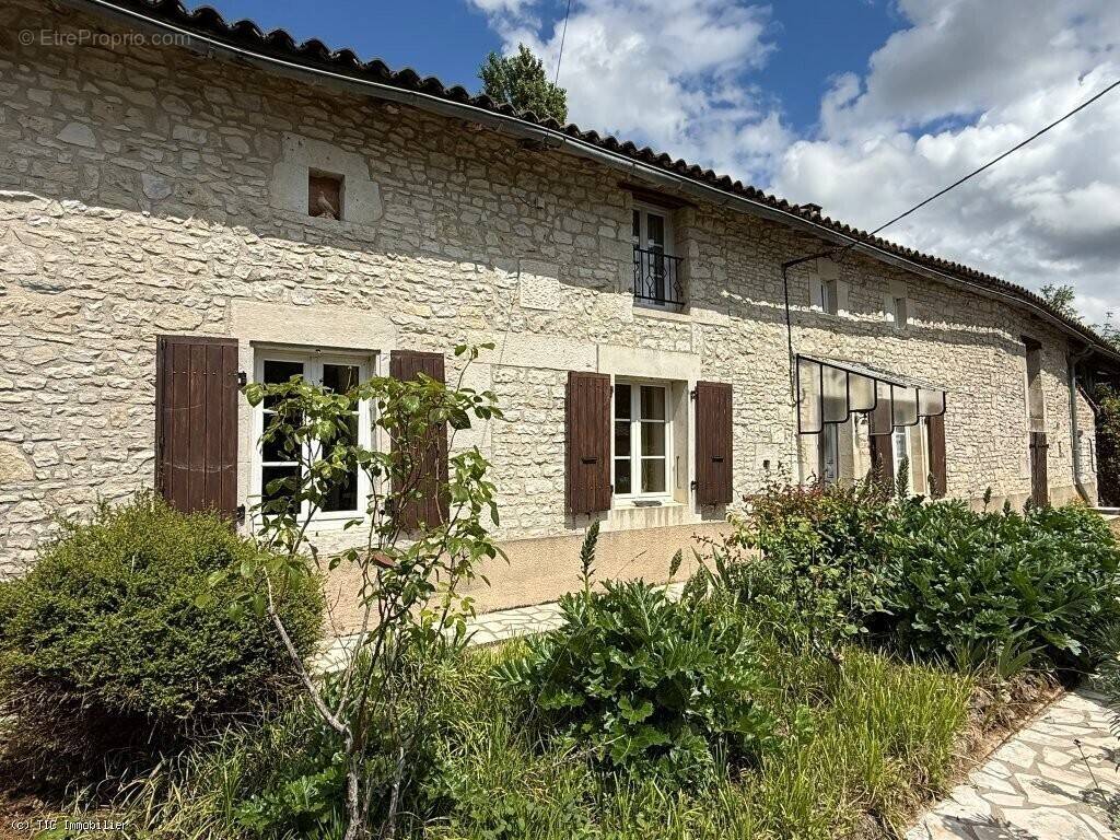 Maison à RUFFEC