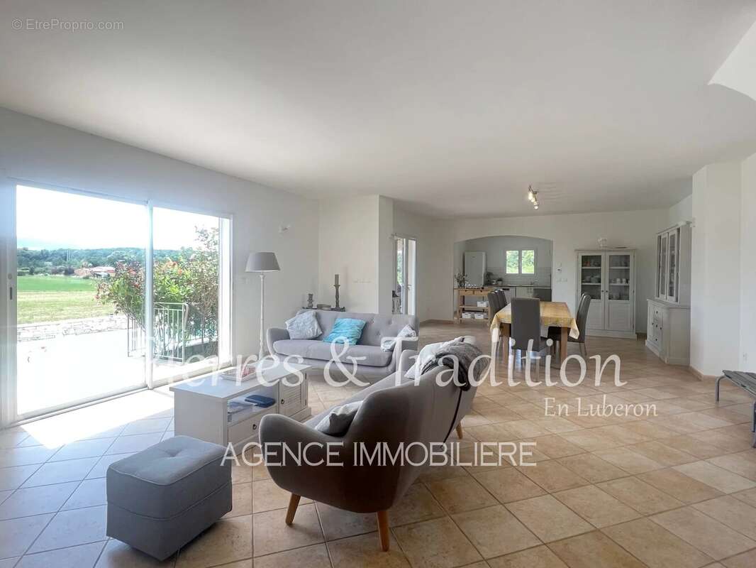 Maison à SIMIANE-LA-ROTONDE