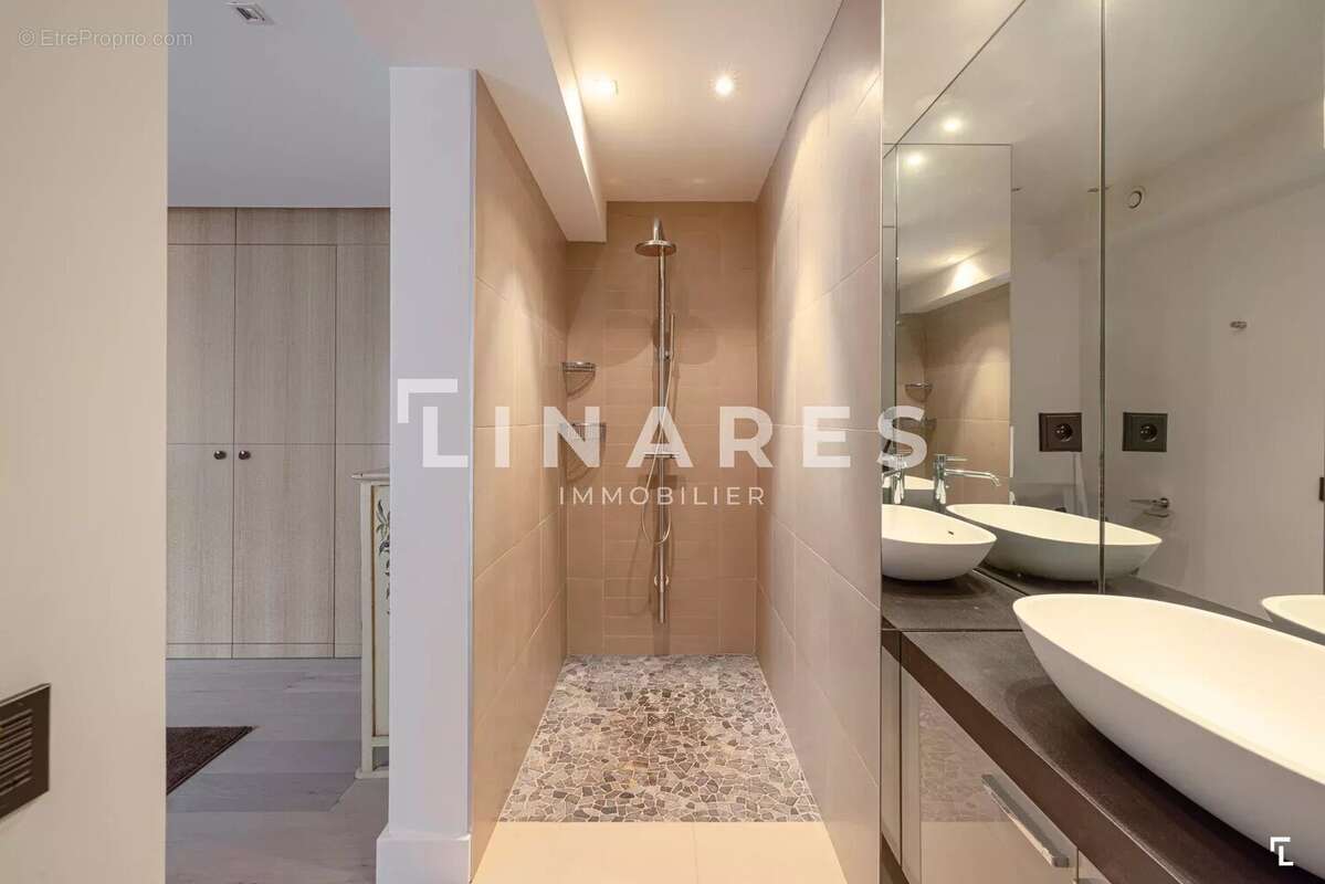 Maison à SAINT-CYR-SUR-MER