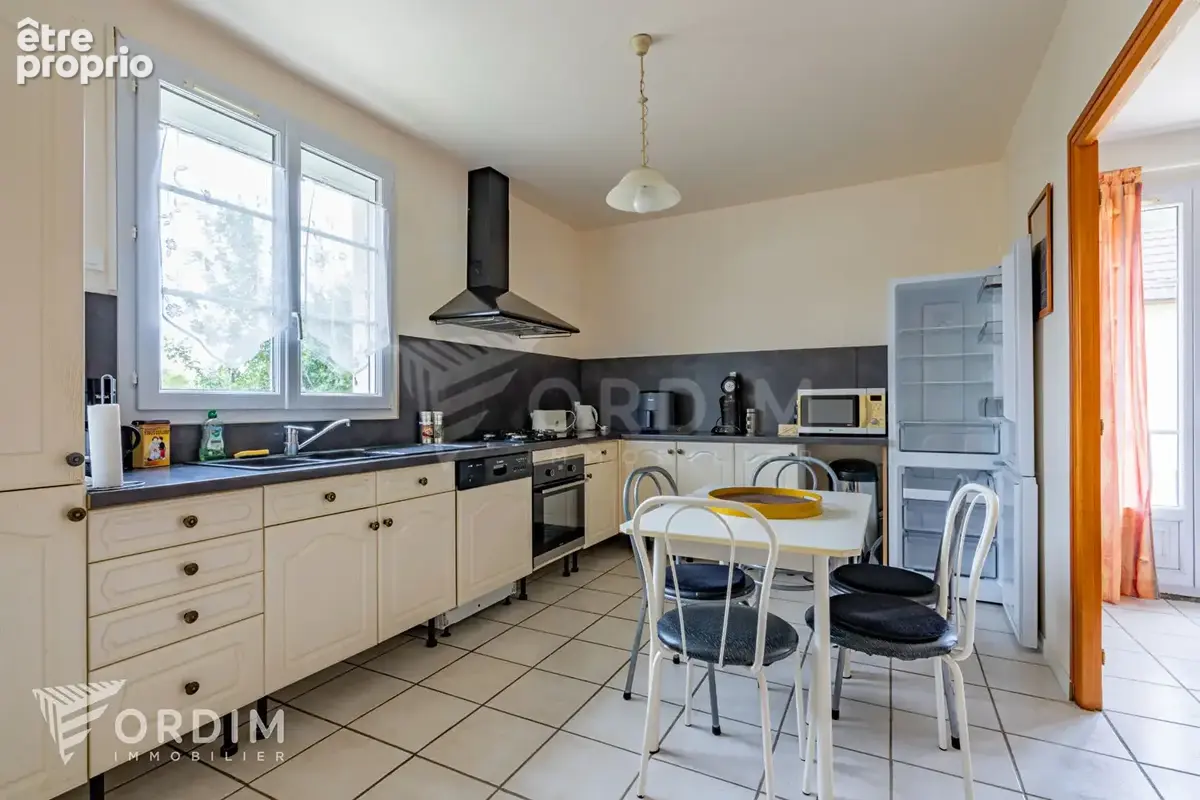 Maison plain-pied 102 m² avec piscine chauffée - terrain 2 083 m² - photo 4