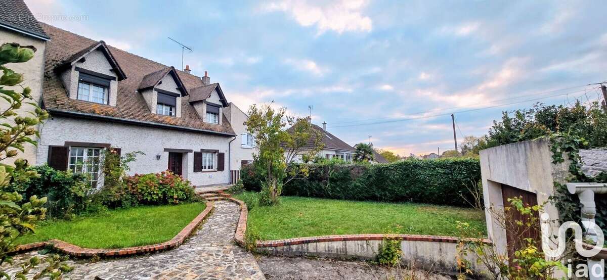 Photo 2 - Maison à LA CHAPELLE-SAINT-MESMIN