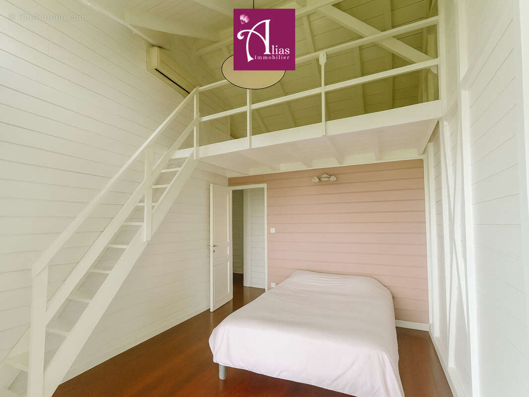 Maison à LES ABYMES