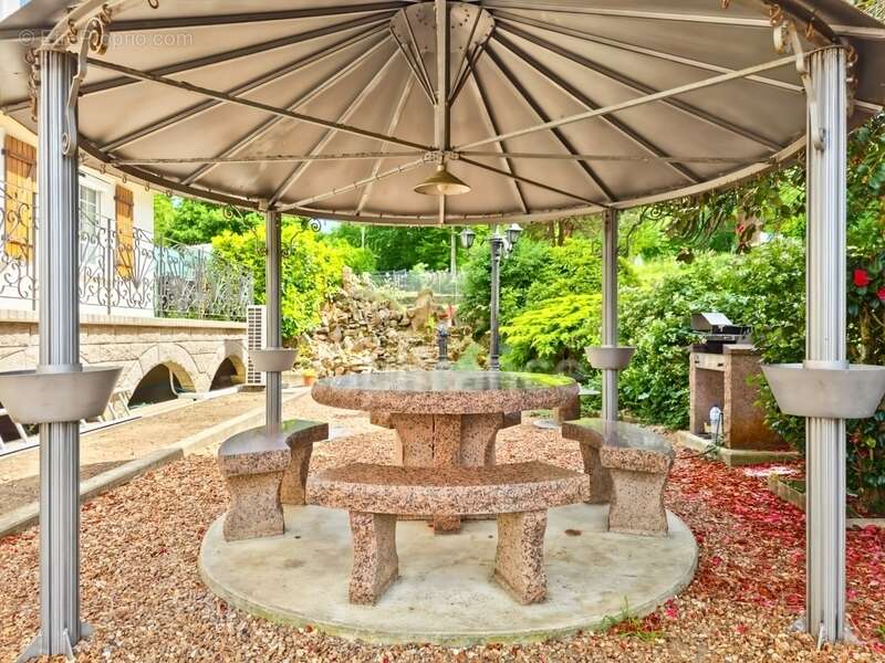 Maison à YVRE-L&#039;EVEQUE