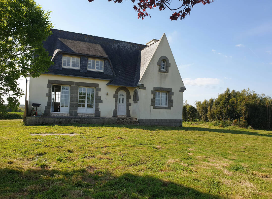 Maison à PLOUVIEN