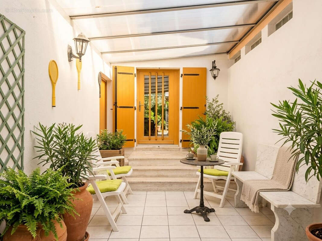Roy d'Espagne  Maison Plain-Pied de 97 m2 sur 1 300 m2 de terrain   Exclusivité - photo 3