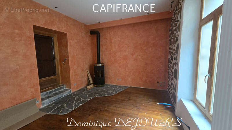 Maison à SAINT-SAUVEUR-DE-MONTAGUT