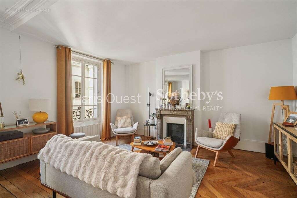 Appartement à PARIS-8E