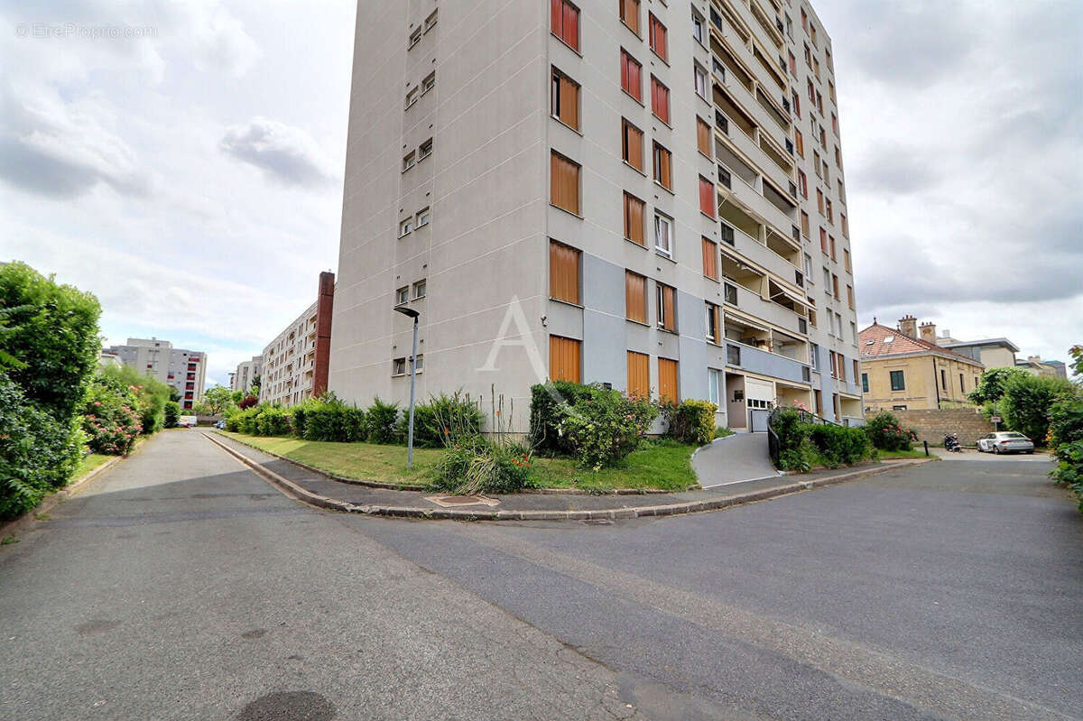 Appartement à AUBERVILLIERS
