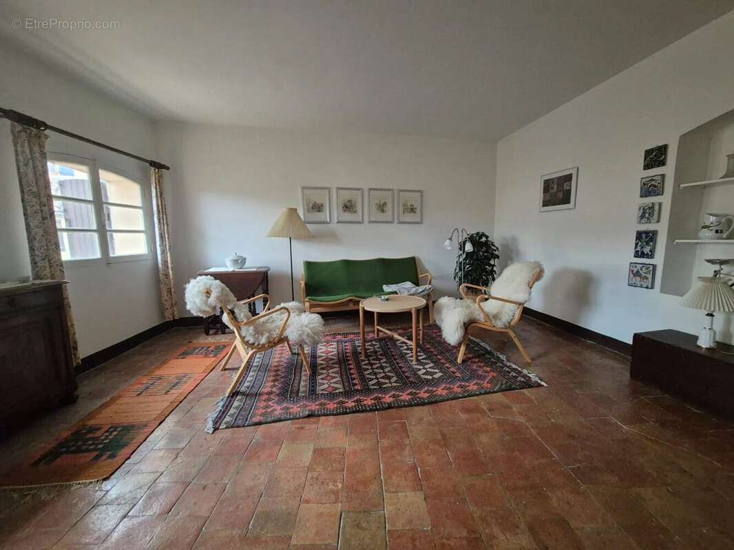 Appartement à COTIGNAC