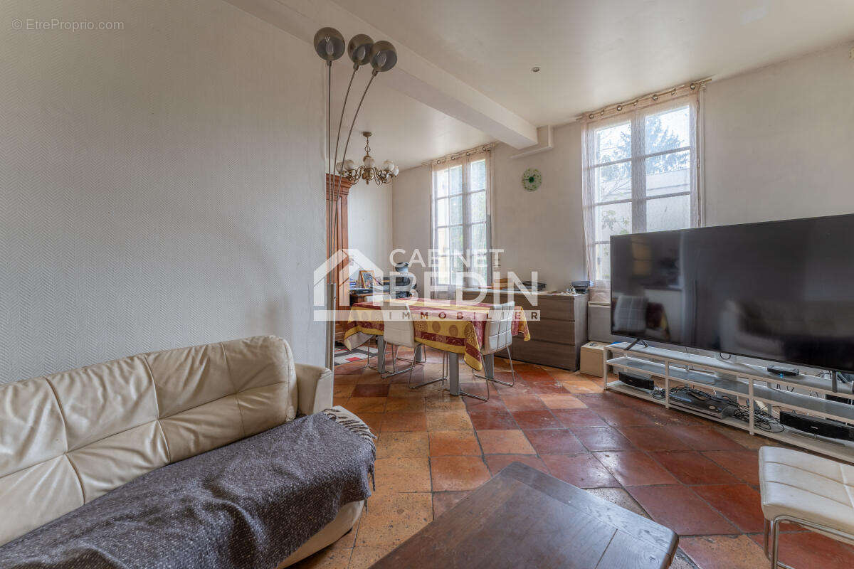 Maison 108 m² à Genissac  - photo 7
