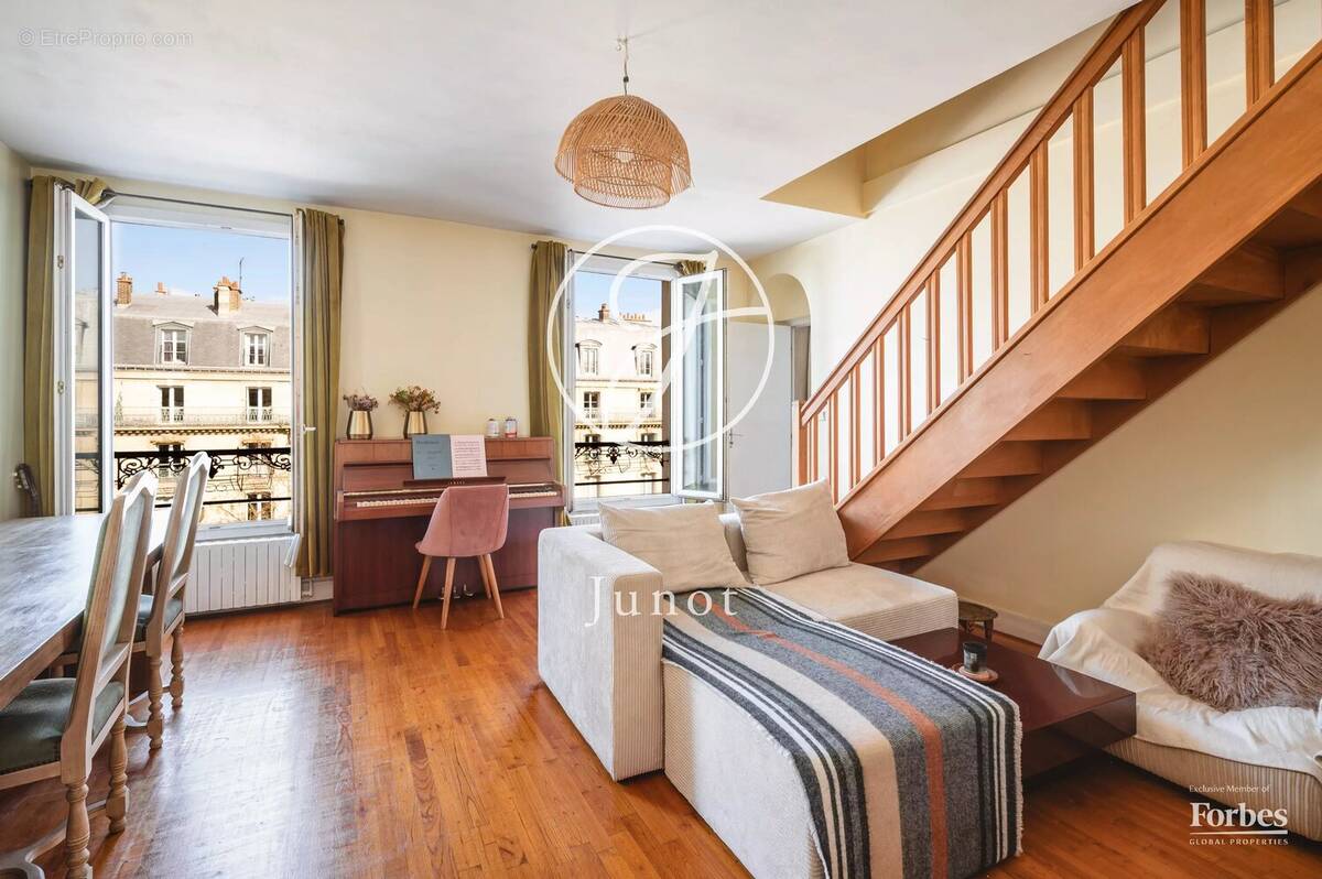 Appartement à PARIS-17E