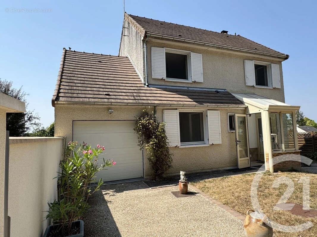 Maison à SAINT-AMAND-EN-PUISAYE