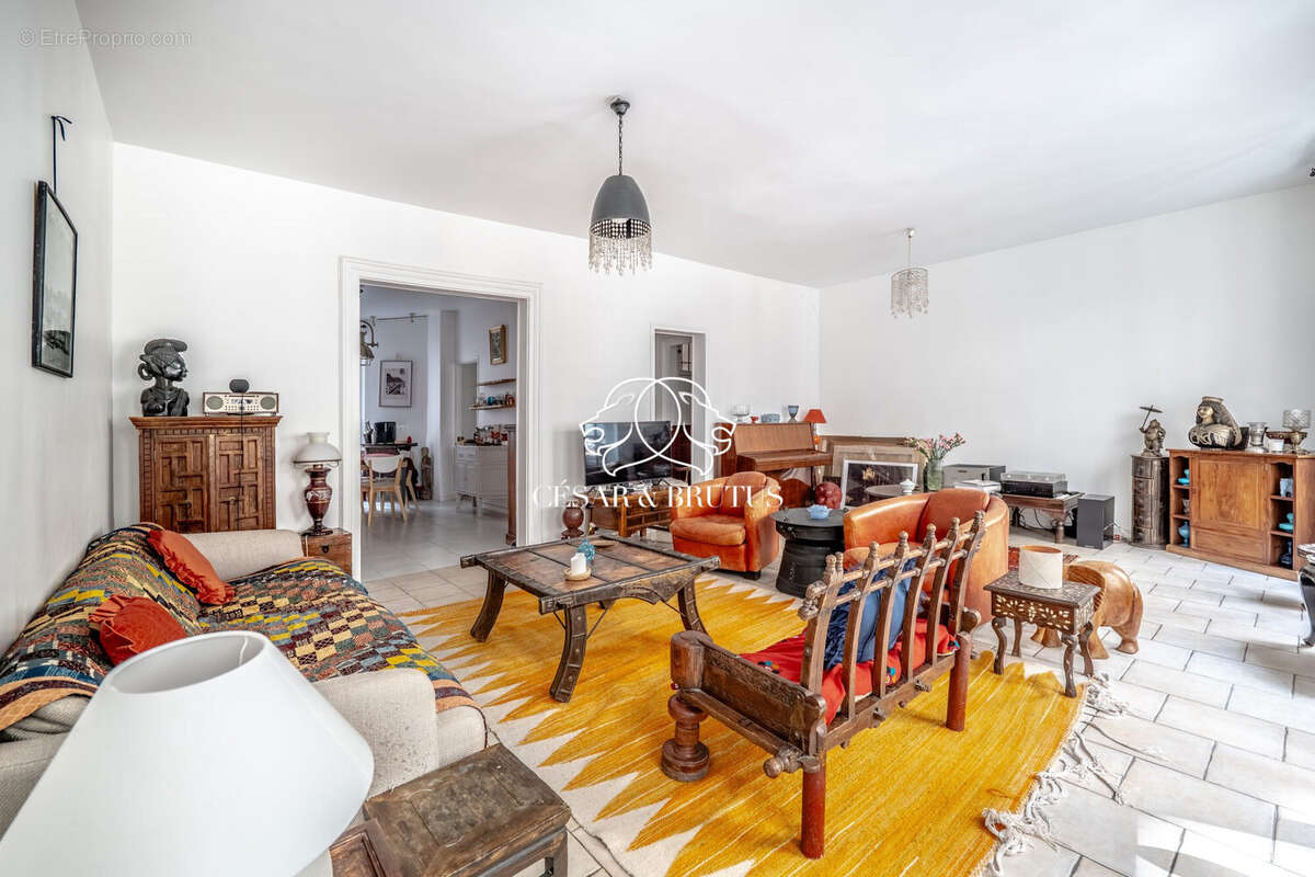 Appartement à PARIS-8E