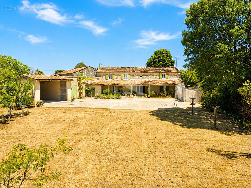 Maison 150m² à chazelles - photo 3