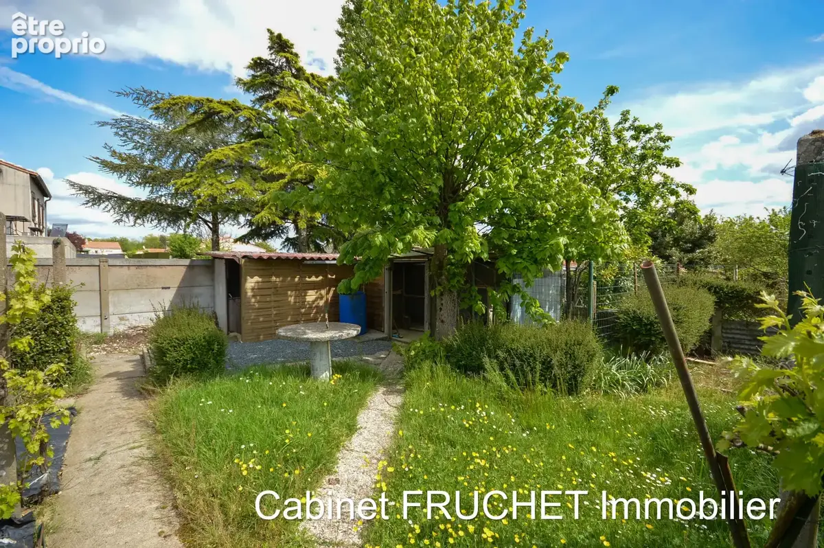 CHANTONNAY - Agréable maison 3 chambres, terrain et garage - photo 2