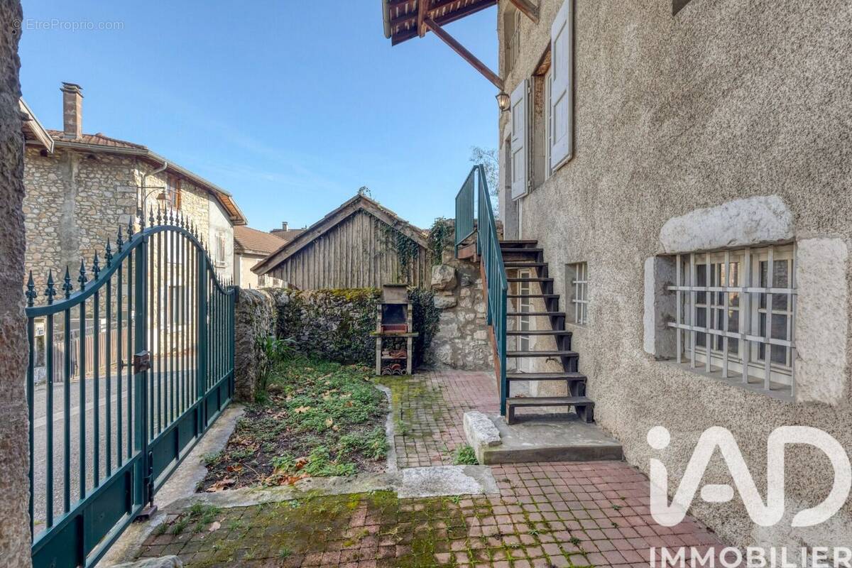 Photo 1 - Maison à SAINT-VINCENT-DE-MERCUZE