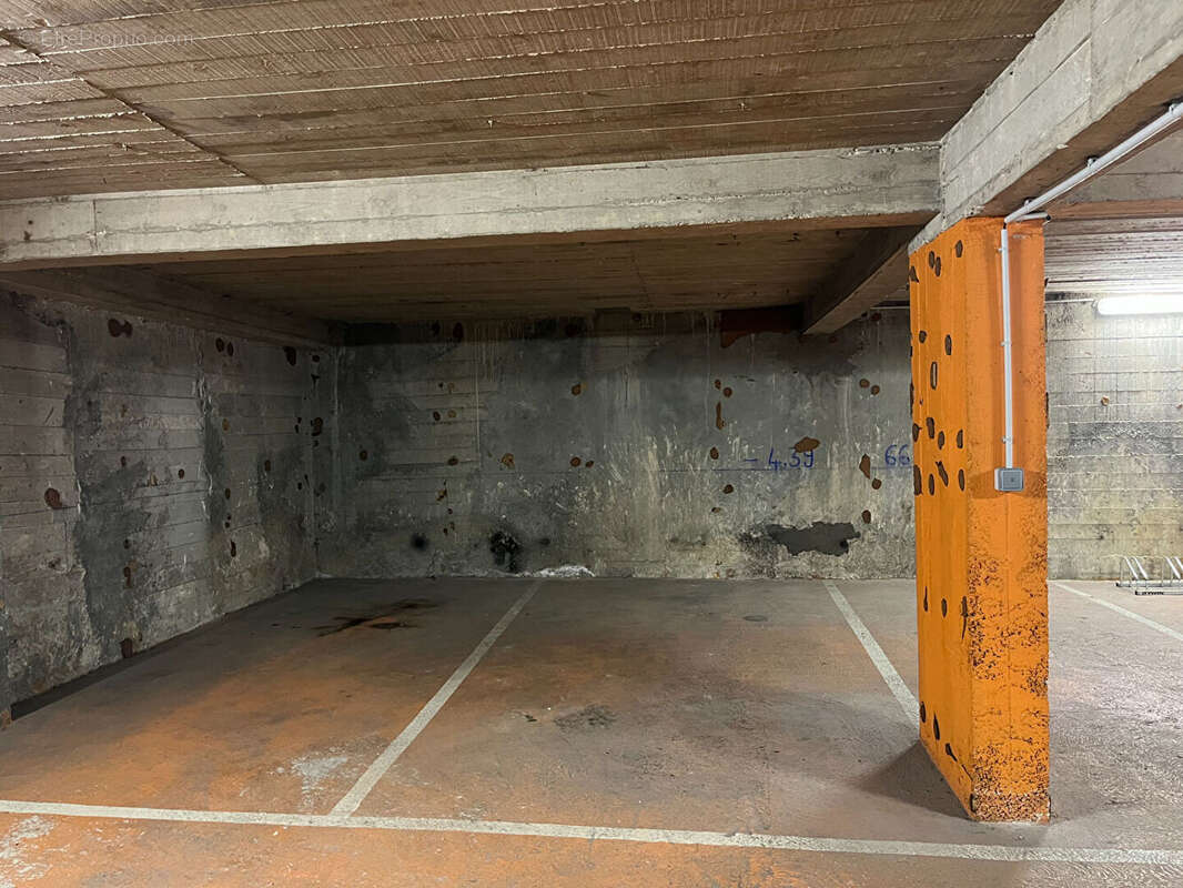 Parking à PARIS-14E